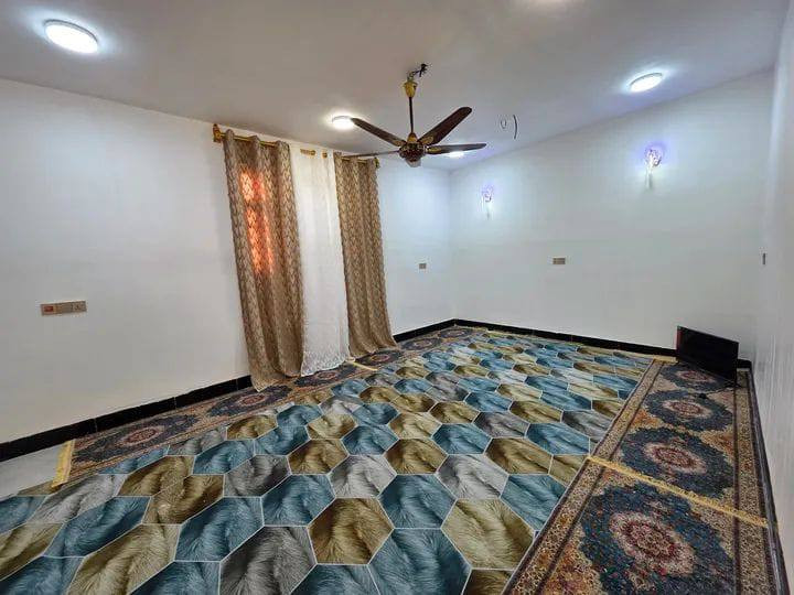 سلام عليكم يوجد دار للبيع مساحته ٢٠٠ م سعر ٤٧ مليون على طريق ابو جاسم يبعد عن الشارع ٨٠ متر ***********
