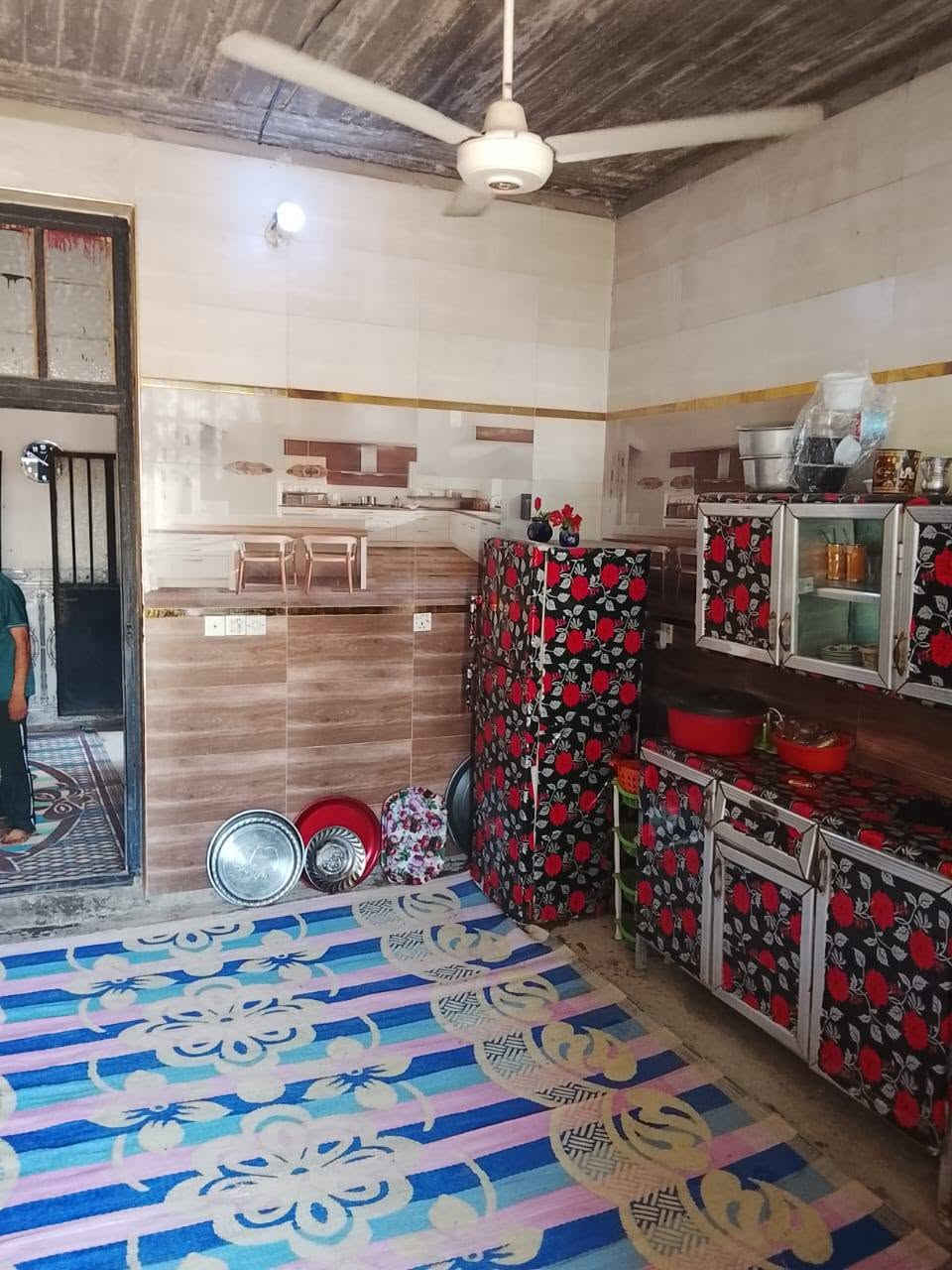 بيت( 100) متر
ركن ع شارع 
صب 
طابق واحد 
 بغداد /حي طارق/ شارع المدارس للاخير 
خدمات كاملة 
بناء جديد  
النواقص فقط كاشي 
للسعر والاستفسار رقم الواتساب ***********
