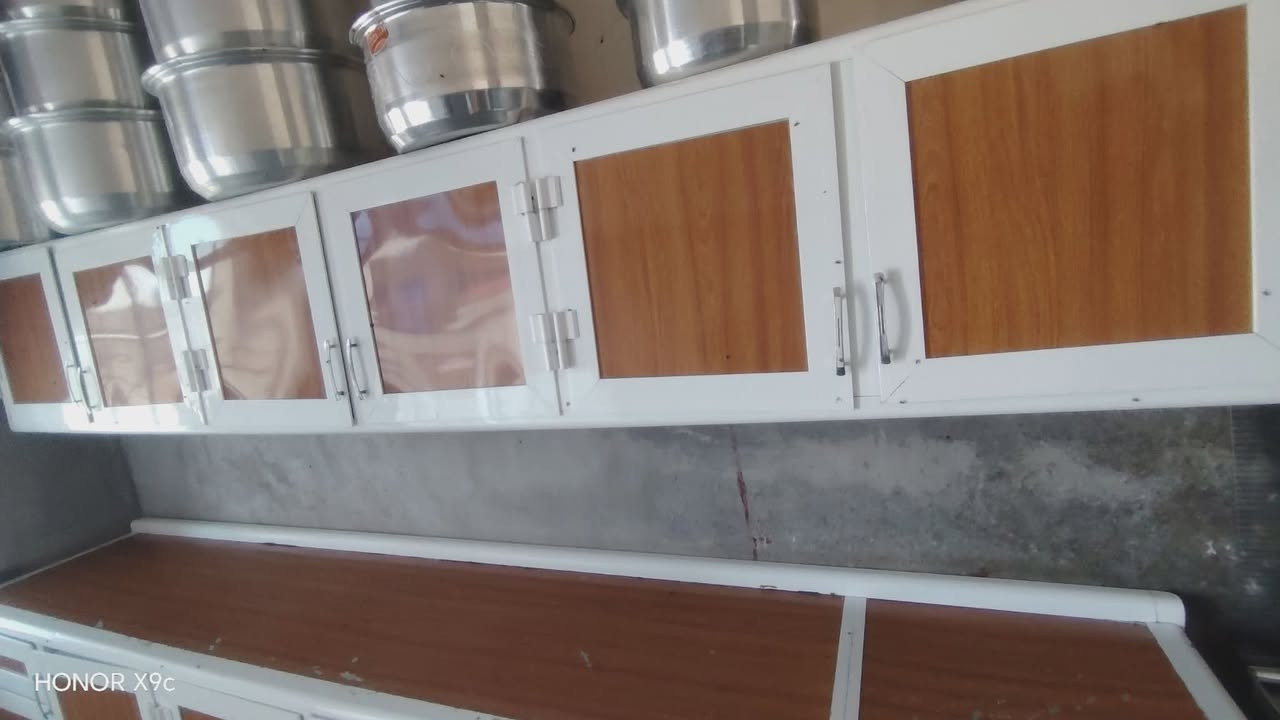 السلام عليكم.. 

موجود كاونتر للبيع نظيف حيل.. 

للأستفسار اكثر الاتصال على الرقم ***********
او مراسلتي على الخاص.

