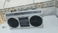 السلام عليكم متوفر للبيع راديو 📻 شغال مسجل عاطل نظيف بسعر 50 الف بغداد الامين الثانيه قرب مجالس بلدي *********** لا يوجد توصيل
