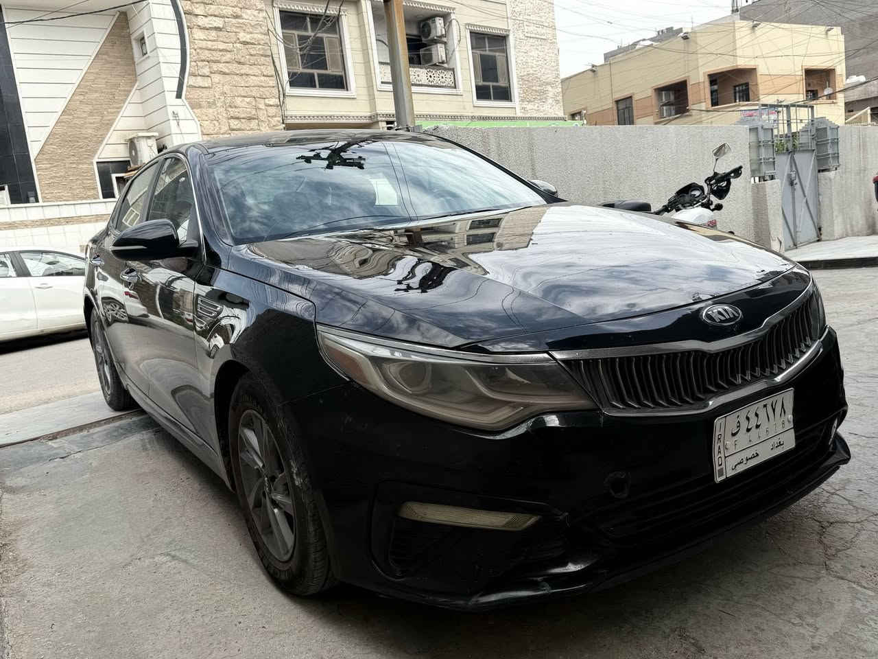 السلام عليكم 
أوبتما ٢٠١٩ وارد أمريكي 
بدون ابر باك 
صبغ خاملغ خلفي و تبديل بندل بدون صبغ نفس اللون بامريكا 
وهنا تبديل بابين نفس اللون بدون صبغ 
كير ومحرك جيد جدا 
فول مواصفات عدا البصمه و البانوراما
تايرات جديد 
باتري جديد السياره مابيها اي نقص 
السعر ١٣٠ وبيها مجال بيع مستعجل 
*********** مكاني بغداد الشعب
