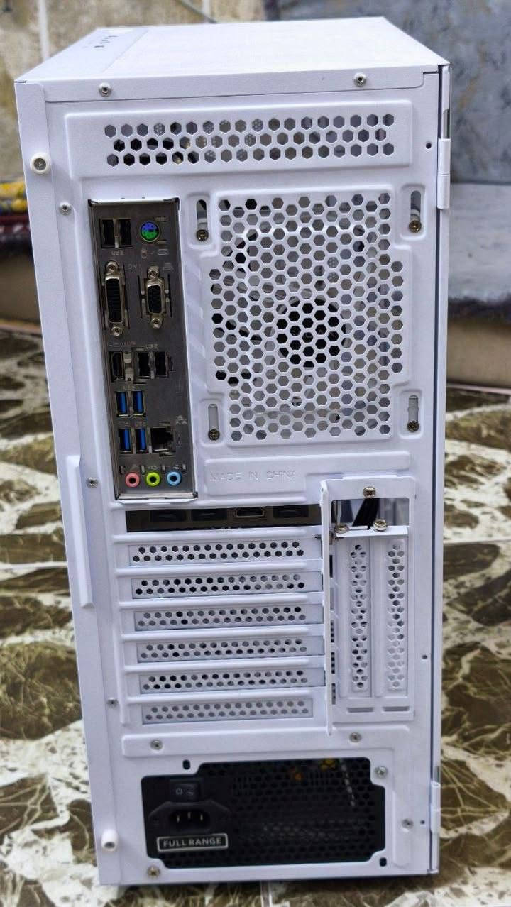 🔥 PC Gaming للبيع 🔥

✅ Ryzen 5 5600X
✅ RTX 4060 8GB
✅ RAM 16GB 3200MHz
✅ SSD 1TB
✅ B550M-P GEN3
✅ PSU 650W Bronze

الجهاز نظيف جداً، جميع الكراتين موجودة، مفحوص واختباراته ممتازة .

السعر: 1,100,000 دينار قابل للتفاوض للجادين.

📩 مراسلة خاص


**إذا كنت صاحب هذا الإعلان وتريد حذفه لأي سبب، رجاءا أرسل رسالة إلى الدعم الفني**