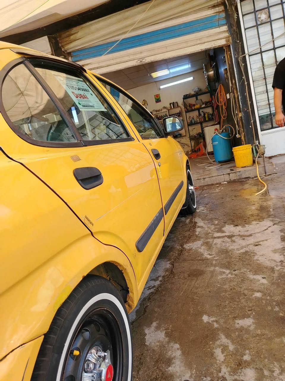 السلام عليكم طيبة للبيع موديل ١٥ السيارة خير من الله كير محرك زينات صدر امامي خلفي زينات تخم تاير ابو الخط السيارة بيهة ملاحضات الصغيرة بس اني ممسويهن لأن جاي ابيع السيارة ابسمي الرقم الجديد ٣٥  او بيهة مجال مكان السيارة صليخ رقم الهاتف ***********
