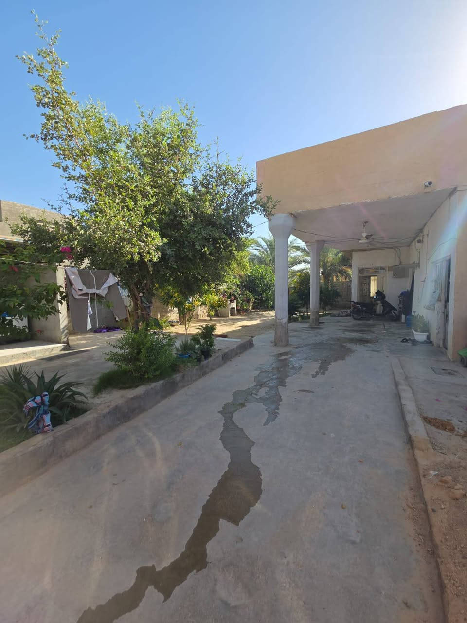 يألله اللهم صل على محمد وال محمد 
بيت في منطقه الحصوة ع طريق السوادة مقابل جامع سجاد داخل الفرع  الواجه ٢٧ ونزال ٢٦ المساحه الكليه 700متر 

تحت البناء ٢٢٥  وحدائق ثنين حمامات داخليه وخارجية وانتو بكرامه والغرف عدد ٣ وصاله ومطبخ  وستقبال 

 البيت مجهز من كلشي 

سند ٢٥ الستفسار اكثر تواصل ع هذا الرقم

 ***********
