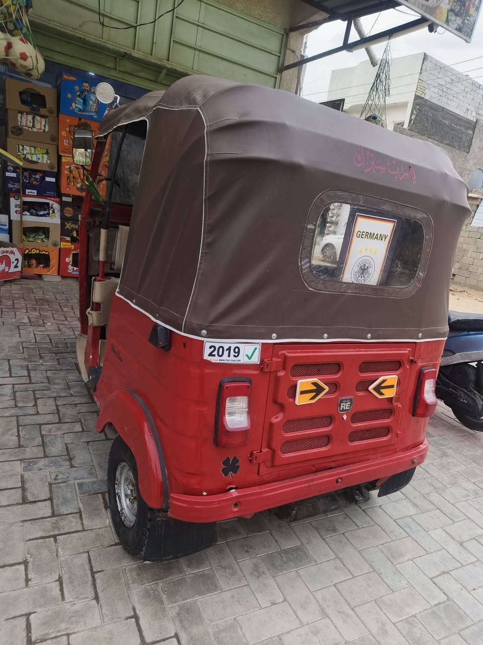 السلام عليكم تكتك للبيع مديل 18 سنوية معمرة ماناقصهة شي للأسفسار الاتصال على الرقم ***********
