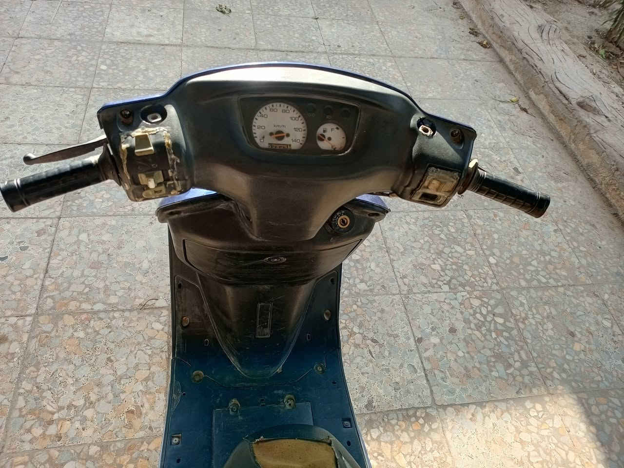 السلام عليكم
فراشه للبيع 
دراجه كهربائيات شغاله 
مكينه شغاله ولاتبخير ولا نضوح
(((نقصه كابريتر فقط )))
دراجه تشتغل بس تخربط چانت متروكه 
كفراته جدد
السعر 170وبيه مجال حك الجيه
مكاني حله ابو غرق 
***********
