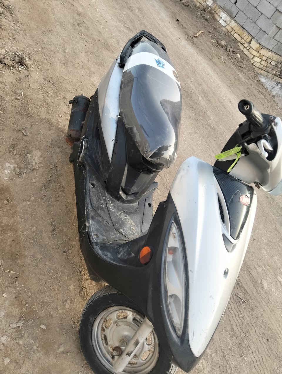 السلام عليكم دراجة جي فور  ما ناقص شي بيها تنقيص فقط ما ادخن دراجه حلوه كلها شغاله  السعر 225
او مرواس بدراجه ايرانيه
***********
