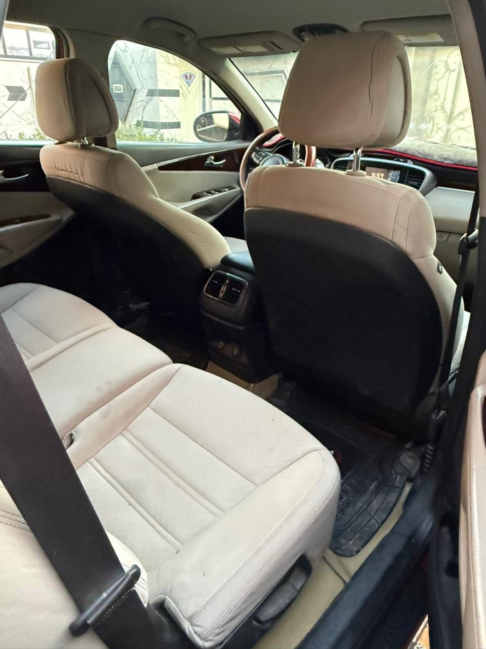 السلام عليكم كيا سورنتو رقم بغداد موديل 2016
مكينه 4 سلندر 7 راكب مواصفات نص فول 
ماشيه 163 الف كير  مكينه كفاله داخله العراق كلين تايتل بس بل عراق صار بيها صبغ بنيد اثر شخوط من كلشي مكفوله فقط البنيد صبغ رقم الشاصي بل منشور 
السعر 158$ ورقه مجال حك الجيه 
مكاني بغداد جديده الاتصال

‭0773 548 4352‬
