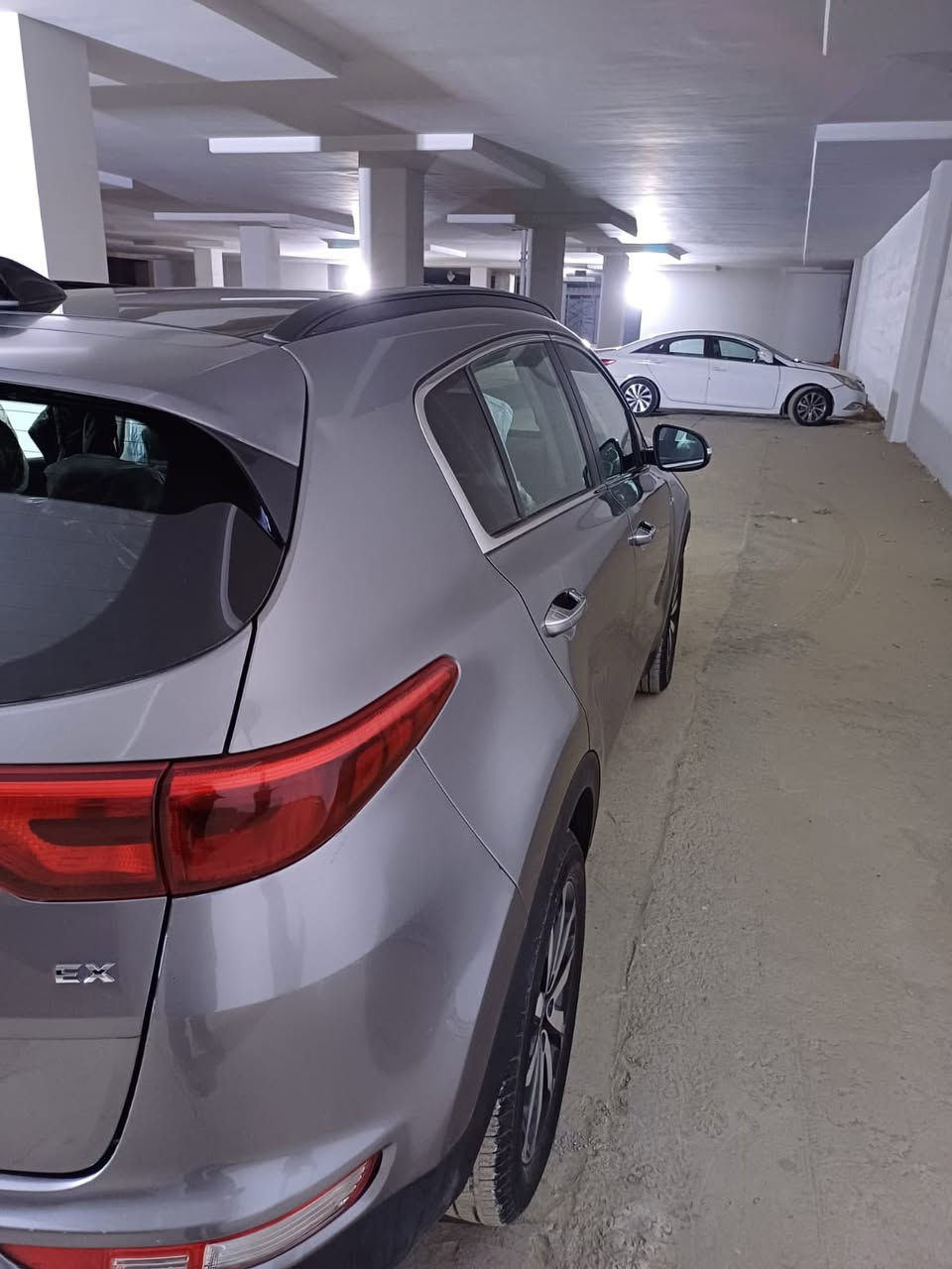 السلام عليكم سبورتاج 2019 وارد امريكي للبيع 
فول مواصفات ex بانوراما كشنات جلد كشن السائق كهرباء فور ويل رقم بغداد كير ومحرك مكفولات ضررها من امريكا دعامية وبالعراق طخات كلش صغيرة بصفحة السايق بيها صبغ جاملغ جهة السايق وبنيد وباب ورا السايق مرفق السونار بالصور مابيها اي نواقص كاملة وجاهزة للاتصال *********** السعر 16000 دولار اي 160 ورقة وبي مجال
