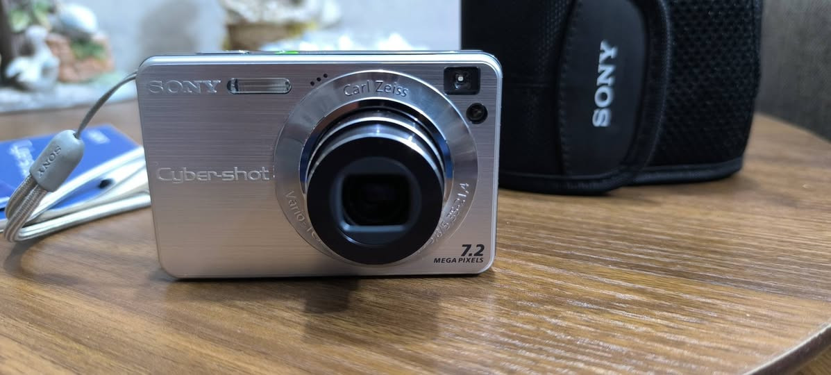 السلام عليكم
كاميرا SONY 
نظيفه وشغاله 
مع رام و حقيبه 
بدون شاحنه 
السعر 75
التوصيل 5 بغداد 6 باقي المحافظات


**إذا كنت صاحب هذا الإعلان وتريد حذفه لأي سبب، رجاءا أرسل رسالة إلى الدعم الفني**