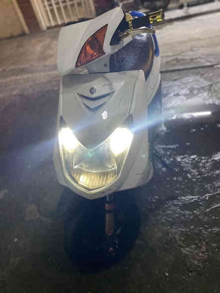 سلام عليكم شباب دراجة سكنس فحل طلاعات للبيع دراجة كلش حلوة وكاملة ونكرة بكل وكت عليه ادامة كاملة من فيتبم ونوزل وبلك ودهن دراجة كاملة لونه ابيض ناعمة الدراجة كفراته اصلية وكله محتمة السواد والكفرات كهربائيات كاملة دشبول كله كاملة زوج تايرات جديد بيه صدر ويدات ودبلات كرزي 🍒مازدة دهبي بكلايت خلفي لد الدراجة بيه نقص ترايش وايده ب 700 وبيها مجال والشراي بي خير ويدلل هاذة رقمي ***********
