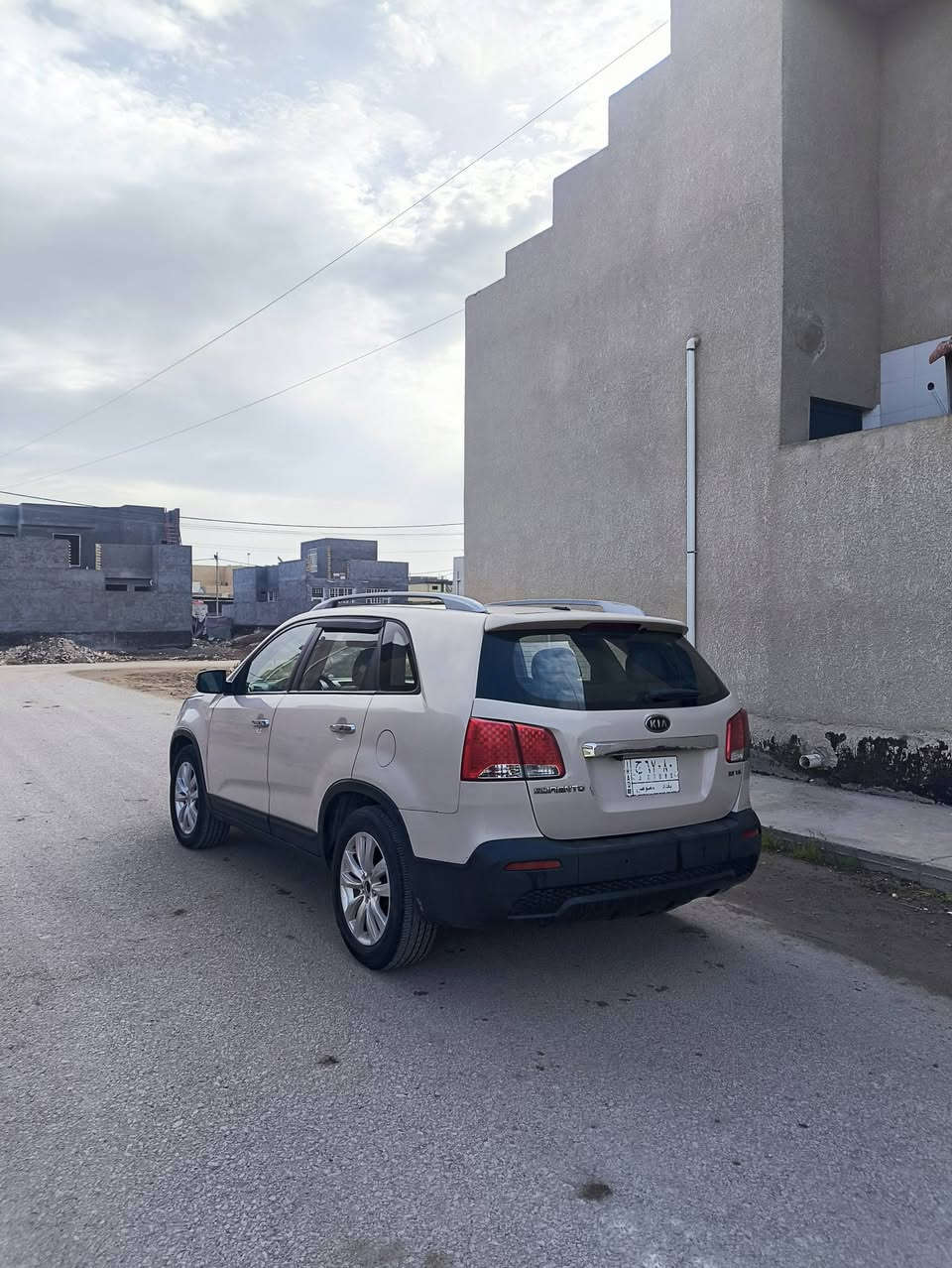 السلام عليكم للبيع سورنتو موديل 2011رقم بغداد  جاهزه كير ومحرك كفاله تخم تاير جديد حداديه جديده وارد أمريكي
محرك 6 سلندر
السعر 117 وبيها مجال
اللاستفسار ‭***********
مواصفات السيارة 
بصمه بانوراما 
7راكب 
3قطع تبريد
شاشه
تحكم استيرن جهتين 
كشنات جلد
كشنات كهربائية 
أشاير بل مري 
مكان بابل
☝️☝️☝️☝️☝️
