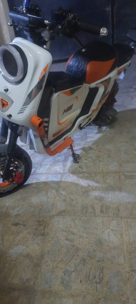 السلام عليكم دراجه H900 نضيفه نقص بس جاملغ امامي رقمي ***********
