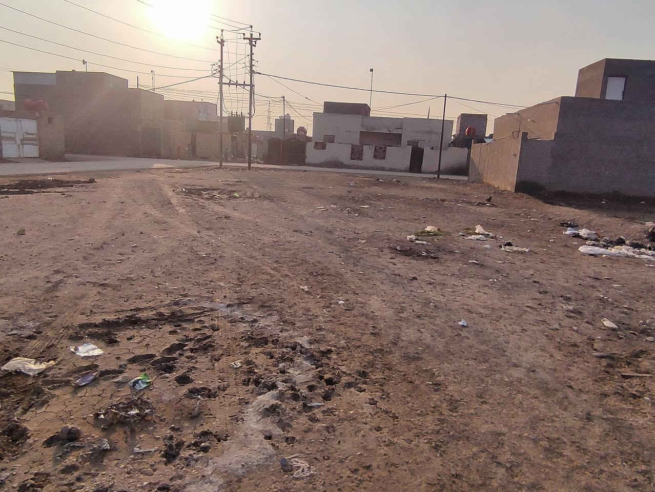 السلام عليكم 
قطعه 450متر زراعي سند 25 
ركن شارعين تبليط 
تبعد عن الشارع العام 400متر خلف سكله خضير 
***********
