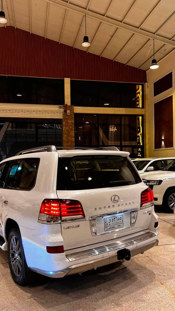 السلام عليكم
لكزز 2015 LX 570 S
محرك 8 اسطوانات (V8) 
6 سرعات نضام دفع رباعي 
مقاعد جلد فتحه سقف 
شاشه للعرض وشاشات خلفيه للعرض
باب خلفي كهرباىي ومرايه جانبيه بخاصيه التعتيم 
زينون نهاريه LED
ماشيه 142 الف حقيقي 
مكينه كير مكفولات 
سياره حلوه وجديده 
بنيد مبدل فقط ومبدل اصلي ✅
السعر 395 
مكاني بغداد النهضه 
رقم وهزه كله جديد للمعلومه✅
***********📞
