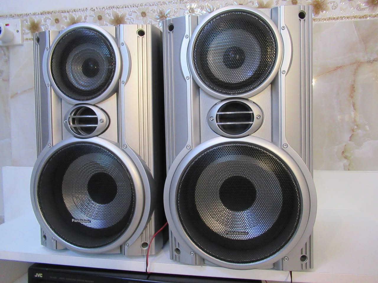 زوج سماعات باناسونيك 

6 اوم 85 واط 

السعر 80 الف يوجد توصيل


**إذا كنت صاحب هذا الإعلان وتريد حذفه لأي سبب، رجاءا أرسل رسالة إلى الدعم الفني**