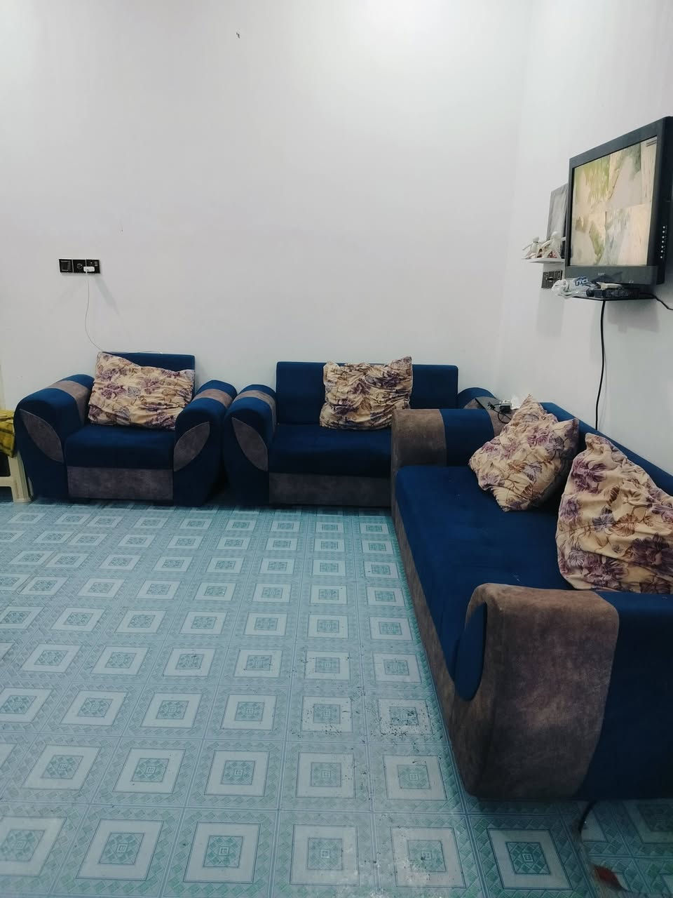 السلام عليكم

تخامة للبيع

 تخم قنفات الاول لونة خردلي وازرك  ..نجارة نظيف جدا اخو الجديد 

وتخم الثاني تخم ونص ازرك فيلي  للبيع ثنينهم

المكان حلة حي الجزائر البعليان


**إذا كنت صاحب هذا الإعلان وتريد حذفه لأي سبب، رجاءا أرسل رسالة إلى الدعم الفني**