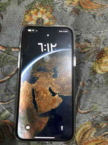 13 pro max 
256
93🔋
بي نقطة بالشاشة بيع او مرواس 
ماسنجر او واتساب ***********
