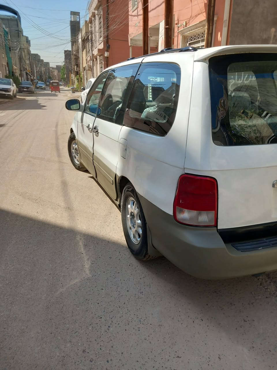 السلام عليكم كيا كرنفال موديل ٢٠٠٠ كاز بلادي للبيع
٤ سلندر  سوبر جاج رقم بابل انكليزي 
سنويه ٢٠٣١ بم ونوزل  مو كهربائي 
كير عادي محرك محرك وكير كصه جديده
٩ راكب خصوصي سنتر لك تبريد فول 
 مكفوله من اي ضربه قويه 
غرفه حلوه الارضيات جلد 
الكشنات مدوشمه جديد
كهربائيات كله شغاله 
صدر زين تايرات زينه 
مصبوغه مكفوله من كلبه او كص 
 سعر ٤٩ وبيه مجال حك الجيه 
وت ساب *********** 
مكان السياره بغداد
