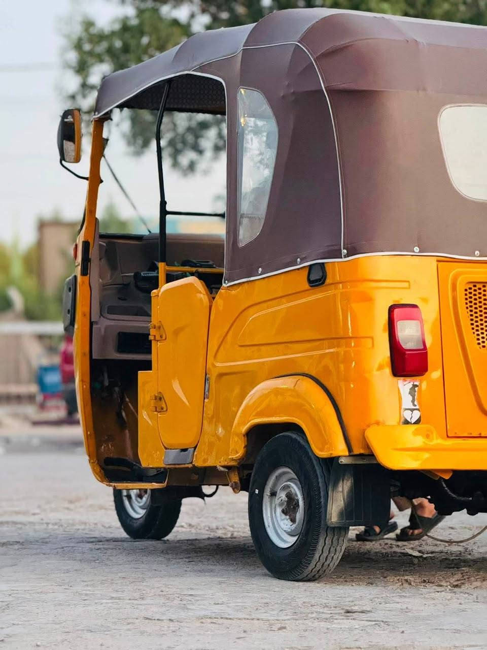 سلام عليكم تكتك للبيع موديل 22انكليزي بسمي بيه الطخات الي مأشر عليهن الاستفسار على الرقم ***********
