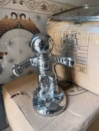 تحفيه رائد فضاء ب٣تلاف والتحفيهالثانيه بآلاف   لتوصيل لباب البيت لحجز ...