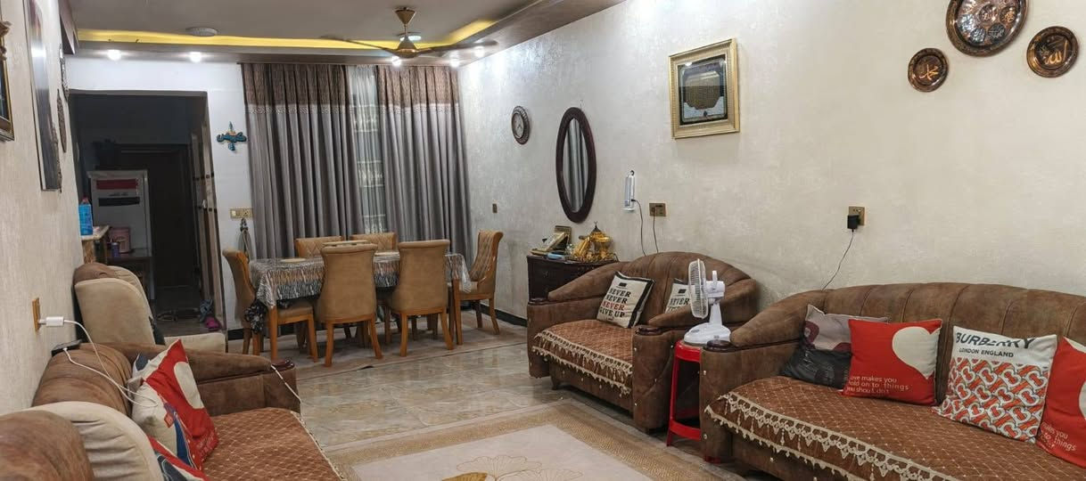 دار 100م للبيع حي الجهاد الطائي خلف مصرف النهرين يحتوي ع 4 نوم خدمات عدد 2 صاله ومطبخ ومناور مدخلين الدار اضافه الى مطبخ جاهز تركي مع الدار للاستفسار اتصل ع *********** شركه المستقبل للعقار
