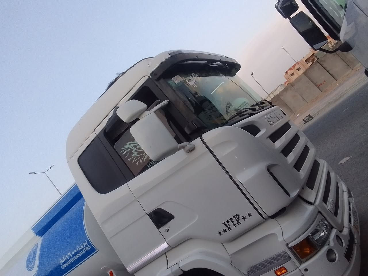 سلام وعليكم تنكر سكانية جديدة رقم اربيل جديد هزه جديده بسمي عنوان بصره تانكي مغلوان 16 طن كير ثلاثه بثلاثه كوبرا مكينه سته سوبرسيارصار4تشهرمن اجت من اربيل يعني سيارة جديدة ما مشتقله روبن اصلي جديد وربن ثاني مال قسل هوز 30متر جديد سيارة بلاد شقل وطلع كبل شقل أي نقص ماكو أخون شراي يخابر وخادم مو يعلق  ***********.
