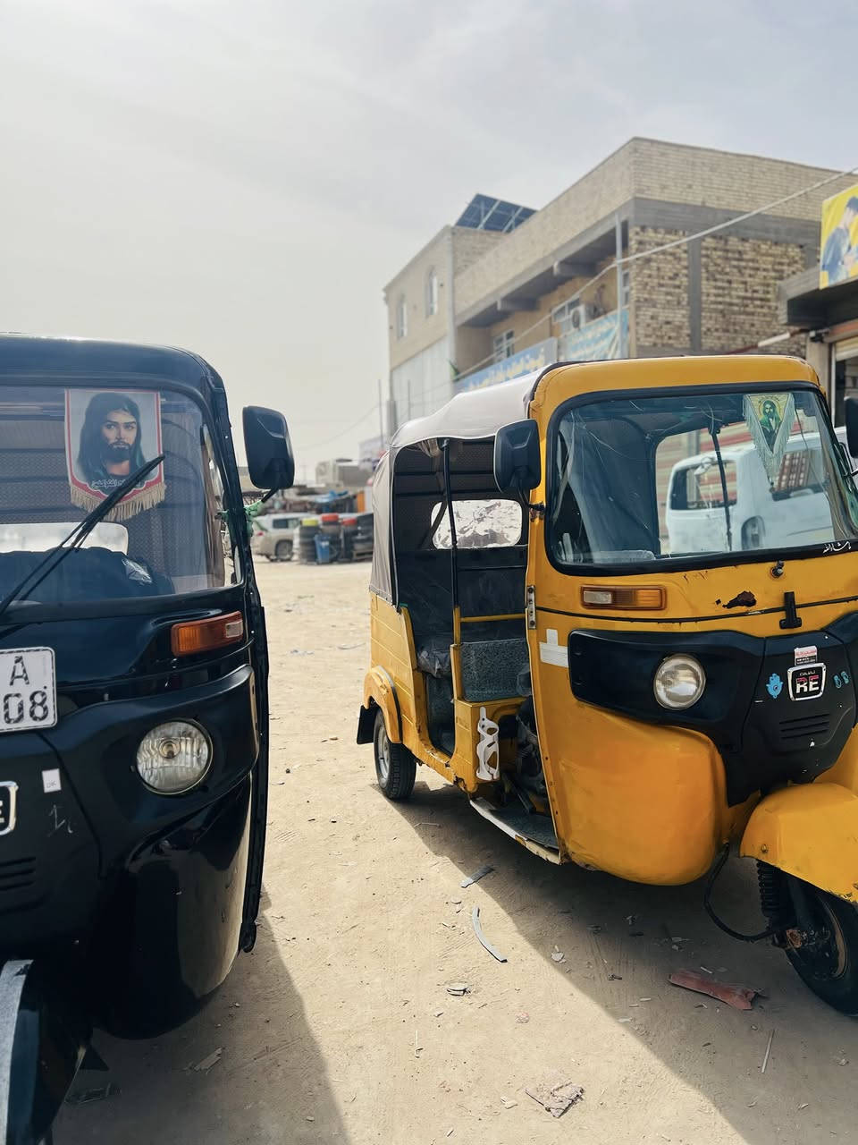 السلام عليكم تكتك للبيع 18اوراق تكتك خير من الله كهربائات كلهة شغالة تخم تاير جدد بيهة فقط خياسات بصيطة مثل ما وضحة بلصور ومكينتهة بيهة خيط بخار بس ما بيهة اي صوت صافية السعر 4/250. وبيها مجال الرقم ***********
