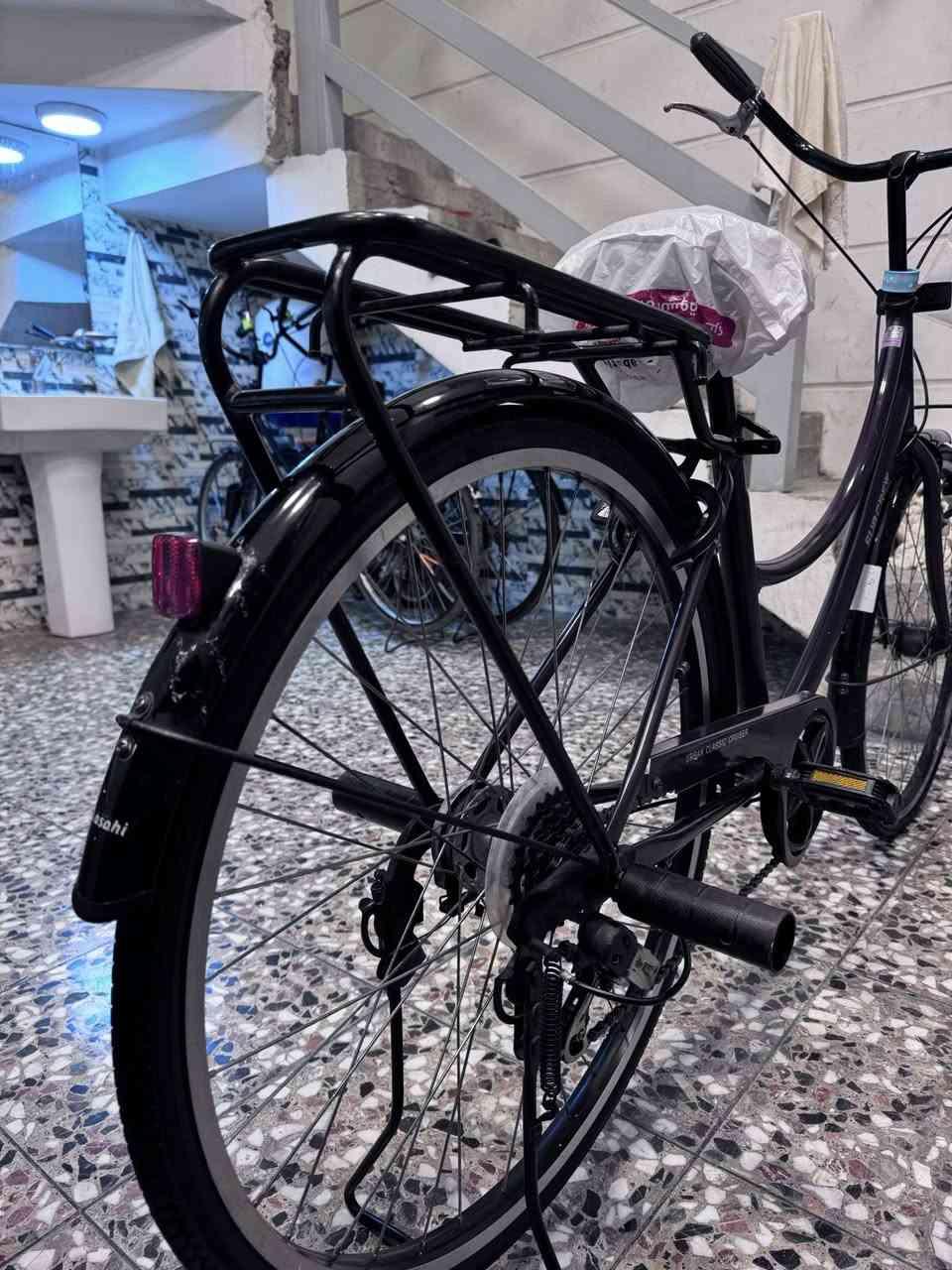 السلام عليكم بايسكل للبيع بناتي موديل2020
البايسكل جديد معنئ الكلمه قبل يومين نازل حاويه ياباني 
6كير شغال حساس امامي ختم وياله وختم شاصي
البايسكل جديد كلش مكاني بغداد حي الجهاد بيع فقط 
السعر130وبيه مجال بسيط البايسكل هوه يبيع روحه لئن جديد كلش الرقم الهاتف ***********
