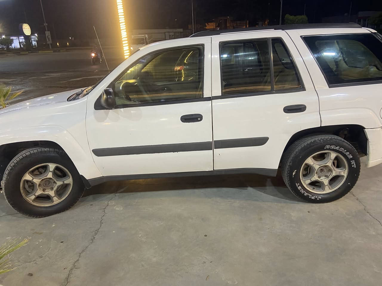 بلايزر موديل 2005 سياره بلاديه وجاهزه من كلشي بدون اي نقص مال جنيان متعوب عليها ادامه كامله گير مكينه قبق اسود حداديه تخم تاير باتري جديد غرفه حلوه ونضيفه شامو تبريد تدفئه كهربائيات معامله ماشي بيها ماباقيلها شي مال مزاد السعر 60موبايل ***********مشتري اتصل وتدلل وبالعافيه عليك مكاني كربلاء
