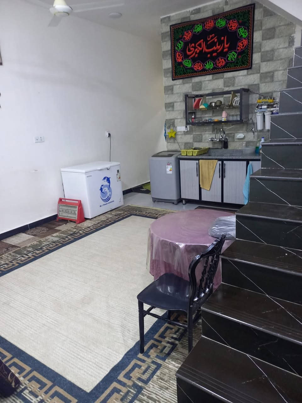 السلام عليكم بيت للبيع بسكينه الزراعي مساحه 100  مقاطعه 2/9 سند 25 فرع صيدليه هاله وليد 
بيت نظيف جدا بناء قبل سنتين كامل الخدمات ومقرنص 
للاتصال / ***********
السعر 110 وبي مجال بسيط
