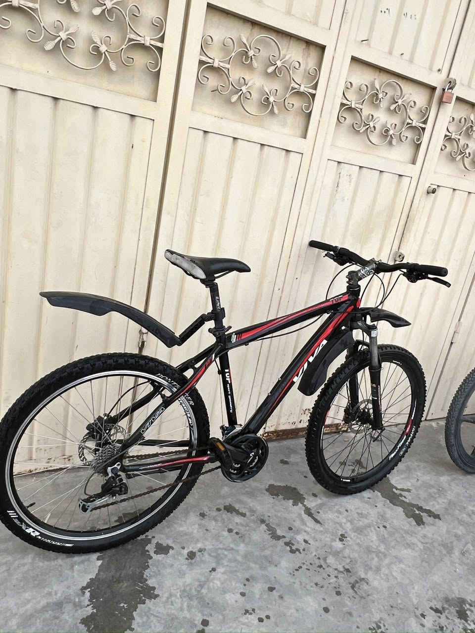 باسکیل جبلی 
پیش دبل 
جسم المنیوم 
بریکانی دسک 
جۆری بریکانی رۆنن 
٨-٣ گیرکانی 
***********
گەیاندن هەیە بۆ تەواوی عیراق
