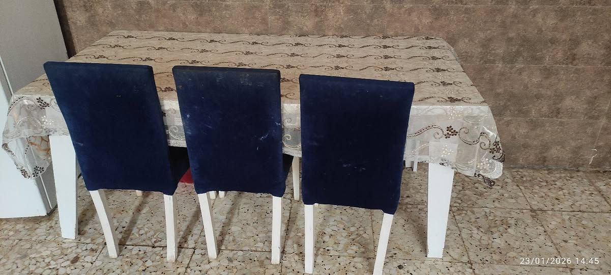 السلام عليكم عندي غراض بيت نظيفات باب تركي ما مستعمل جديد 
ميز طعام نظيف 6 كراسي 3 جدد و3 مكسرات وميوزه بلازمة اثنين للبيع قيم وأخذ 
مكاني حلة حي الرضا 
***********
