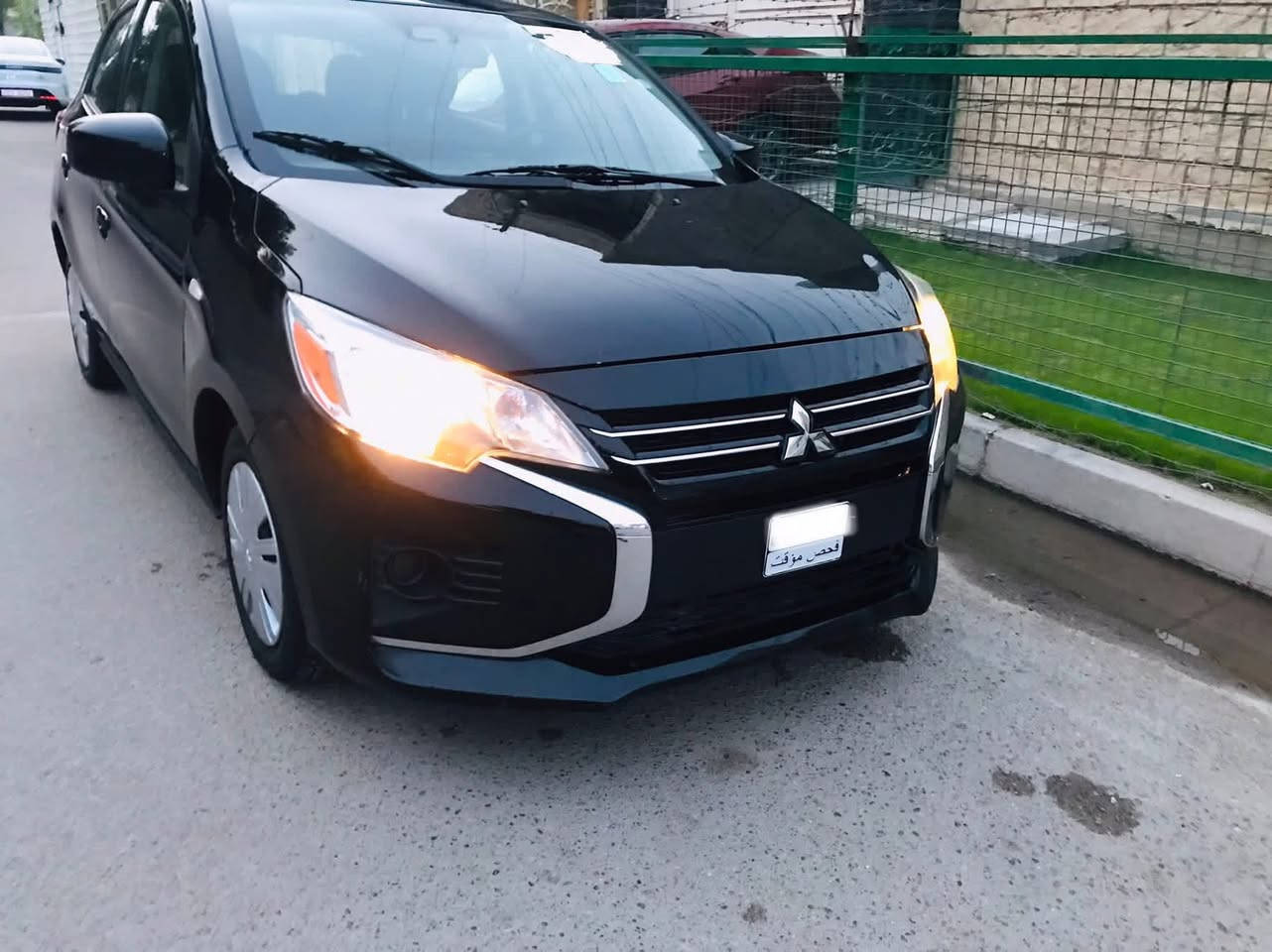 السلام عليكم 
(( للبيع أو مراوس ))

ميسيوبيشي ميراج موديل 2023 وارد امريكي 
بدوووون ايرباك ( ما طاك بيها ولا ايرباك ) 
گير اوتوماتيك 
رادار امامي لمنع التصادم في حالة عدم الانتباه
نظام مانع التزحلق ABS ( ما تشحط ابد )
وجام كهربائي 4 بوب 
كامرة خلفية دوارة وية فرة الاستيرن وبلااادية وليس عمل 
تحكمات ستيرن جهتين 
المُري الجانبية تتحرك كهرباء 
بدون دوانز نهائياً وشرط على البانزين العادي 

السيارة حادثها الدعامية الامامية فقط وبيها بارد بالجاملغ الامامي اليسرى وباقي السياره كلها مكفولة يعني السيارة قطرة صُبغ مابيها بدووون أي صُبغ السيارة جديدة بمعنى الكلمة نظافة الداخل والخارج نظافة 100% وبشوف العين احلى من الصور 

و مكاني بغداد 
للاستفسار اكثر 👇
☎️ ***********
