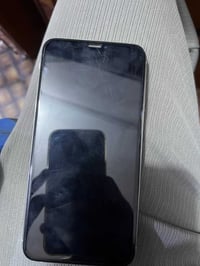 ايفون xs max للبيع الجهاز نظيف نقصه بس بطارية شويه تعبانه بحدود ال٧٠٪؜...