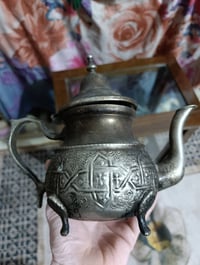 قوري قديم • عمل يدوي