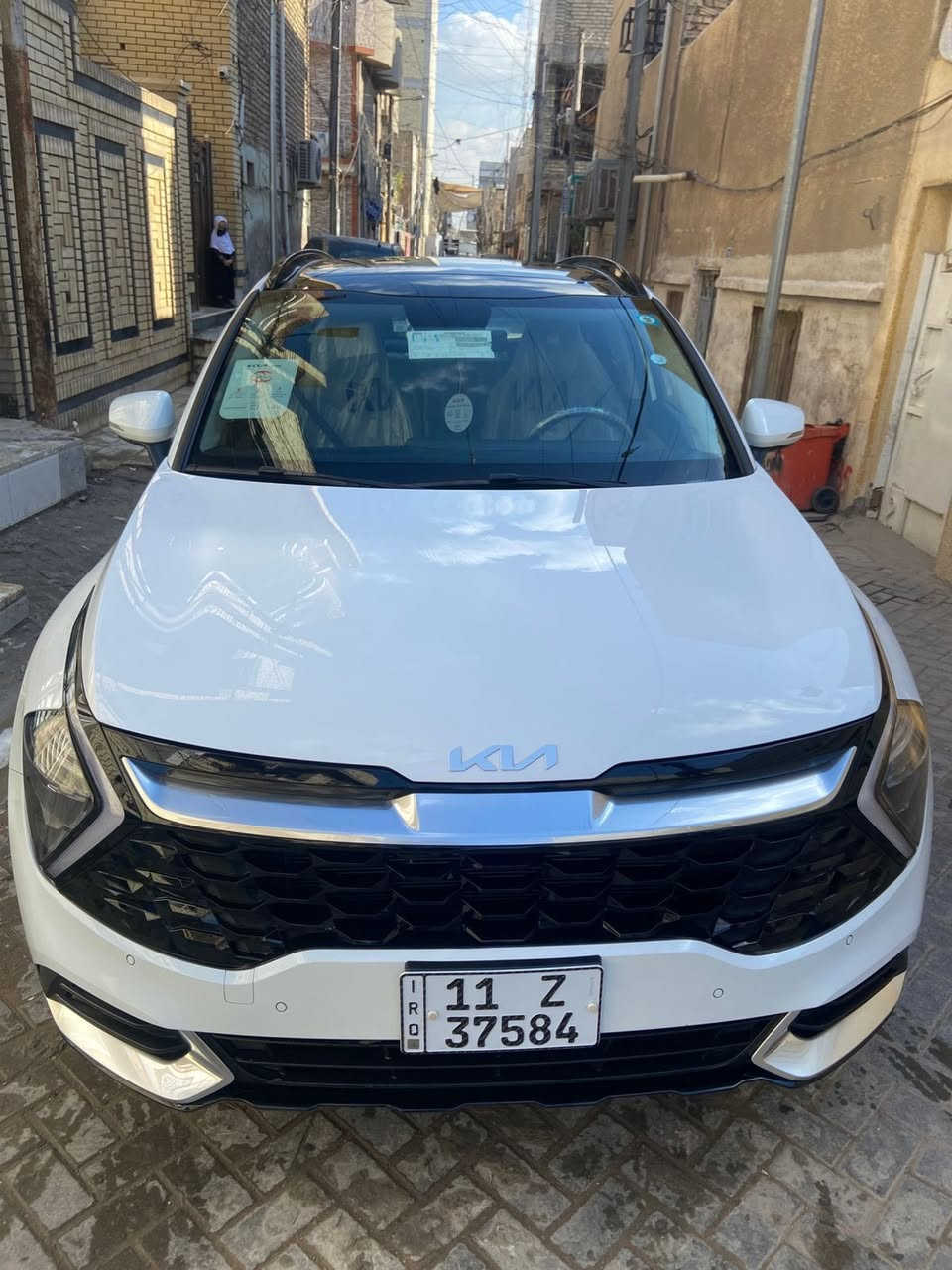 سبورتج 2025 فول 1/1 السيارة كارتون ماشية 17 الف كفال عامة عدا هاي الخسفة صغيرة موضحة بالصورة فول الفول اسود لماع السعر ٢٣٢ بيه مجال قليل ***********
