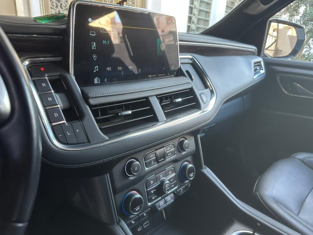 السلام عليكم
سياره تاهو وارد امريكي 
موديل 2023.(للبيع فقط) 
فئة Z71 فول مواصفات
السياره جديده على البلاد 
مكينة 8 سلندر  5.3 
فور ويل 4X4
حادث فقط دعاميه اماميه 
بدون صبغ بدون تبديل كلين (صور الحادث مرفقه)
ماشيه 26m
موصفات 
خمس بصمات 
جنطة كهرباء 
خزن ميموري
دخول ذكي ترحيب 
سستم صوت BOSE
رادار امامي خلفي
شاشات عدد 3
بنوراما 
كشنات جلد 
كشنات كهرباء تدفئة تبريد
كشن VIP. منفصل 
بعد بيها مواصفات. 
رقم بغداد باسمي 
للبيع فقط 
السعر 53 وبيه مجال
يعني خمس شدات وثلاثين ورقة 
مكان بغداد المحمودية 
  ***********
((مكلف بالنشر )))
