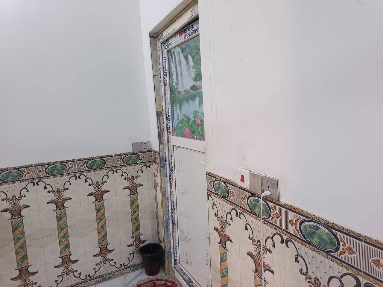 السلام عليكم بيت مع حديقه باسعدي قرب على طريق ياحسين يم فراس الخزعلي أبو السكلات  طابو زراعي سند 25بيت كامل مانقص أي شي مع حديقه كامله مكمله وأي ستفسار لاتصال على رقم صحب البيت *********** اني بس مكلف بانشر
