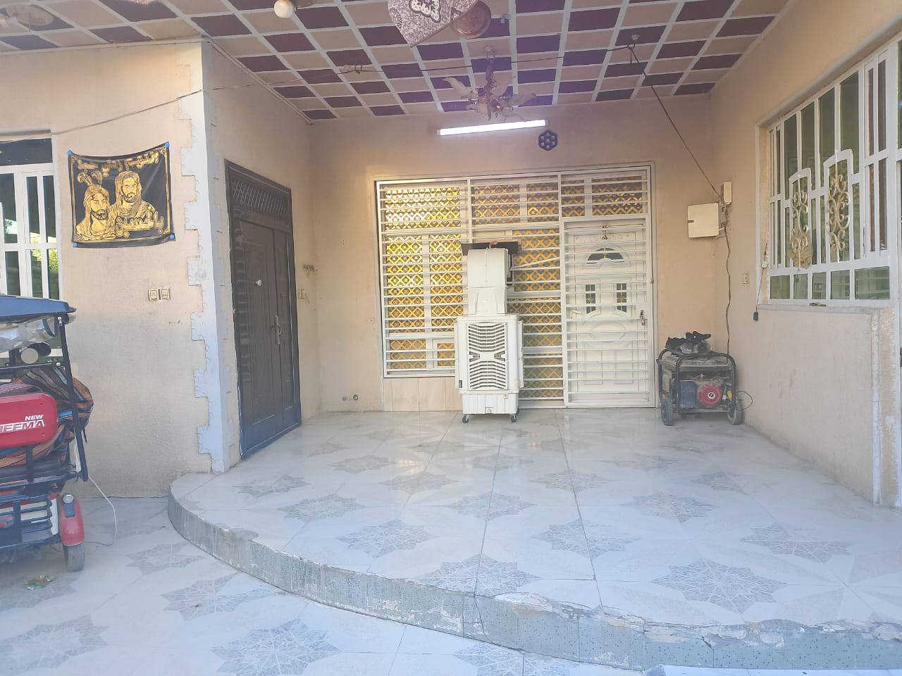 الدار للبيع المساحه ٣٠٠متر طابو زراعي بهرز حي القادسية قرب اسواق صباح
يحتوي على ٦غرف نوم ومطبخ واستقبال وصحيات داخلية وخارجية وكراج سيارة وحديقة 
للاستفسار الاتصال على الرقم ***********
