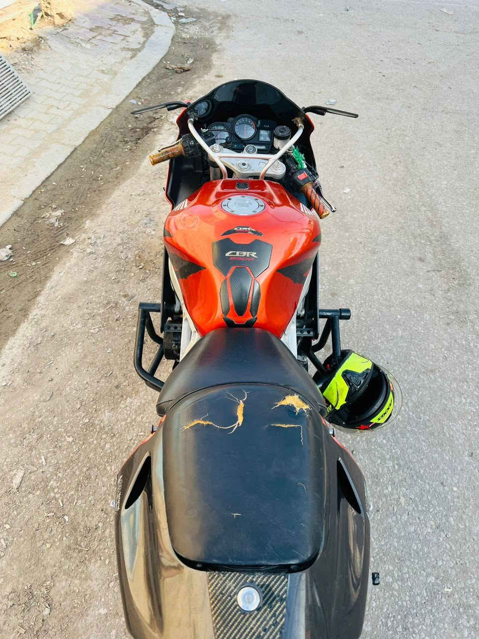 السلام عليكم رمضان مبارك انشاء الله 

CBR( 919cc)
كير مكينة كفاله .بطناش اول وثاني وثالث والرابع طيران 
سرعته 300
تسارعه من الصفر لل٢٠٠ قبل ان يرتد اليك طرفك 
الدراجه نضيف بمعنا الكلمة .سعره ٣مليون وبيه مجال للشراي .مكاني نجف للتواصل 
+9647815253315 النجف, العراق


**إذا كنت صاحب هذا الإعلان وتريد حذفه لأي سبب، رجاءا أرسل رسالة إلى الدعم الفني**