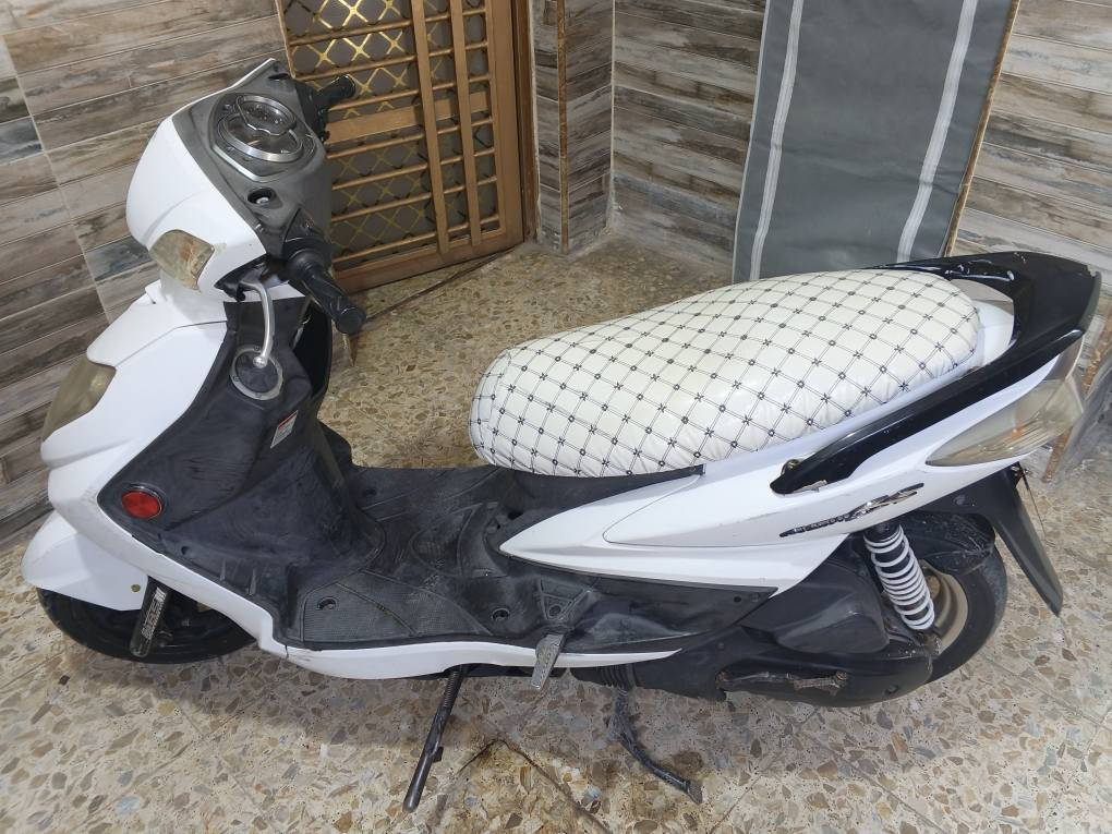 السلام عليكم دراجة للبيع سكنس فحل 
مكينه كلجات كهربائية مكفوله نقصه بس العداد 
سعره 650 الف مكانه البلديات *********** بغداد, العراق
