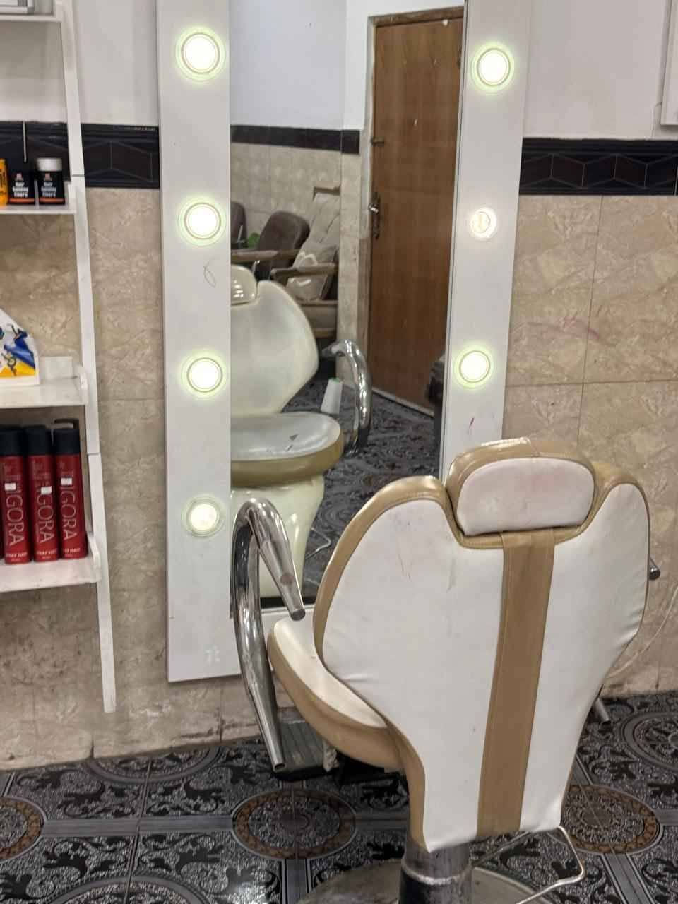 قنفات تركيه تخم كامل جدا ثكيله مستعمله رايدتها ب٢٥٠ ووياها كرسي مالت حلاقه لون ابيض ب٧٥ الف .
وبيها مجال بالسعر مستعجله ع بيعتهم .
للتواصل على الرقم 
*********** البصرة, العراق
