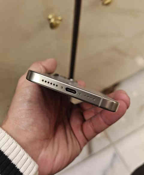 ايفون ١٥ برو ماكس 
اللون تيتانيوم
ذاكره ٢٦٥
بطاريه ٨٥
الكارتونه ضايعه
مبدل شاشه قبل شهر ب٢٧٥ الف حالها حال الاصليه
بيع او مراوس ب١٧ برو ماكس برتقالي
سعره ٩٢٥ الف
مكاني المنصور تقاطع الرواد
***********
