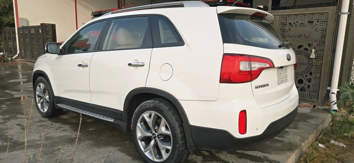 السلام عليكم
سياره سورنتو للبيع

موديل 2015 مكفوله كفاله عامه 
رقم بغداد بسمي شرط التحويل 

المواصفات 

 كامره خلفيه 
حساسات امامي وخلفي 
بك لايت LED
ويل كب 19
 بصمات 
كشنات جلد
سبعه  7 راكب
مري كهرباء 
كشنات جلد 
اناره بل يدات باب 
اناره داخلي 
6 سلندر
شاشه لمس 
اشاير بلمري 
تحكم ستيرن
اشاره ترحيب 
قطع تبريد عدد 3
كرسي السائق  كهربائي
تبريد وتدفئه شغال
سعر: 198 وبيها مجال
مكاني بابل الحمزه الغربي

الاستفسار: ***********
                ***********
