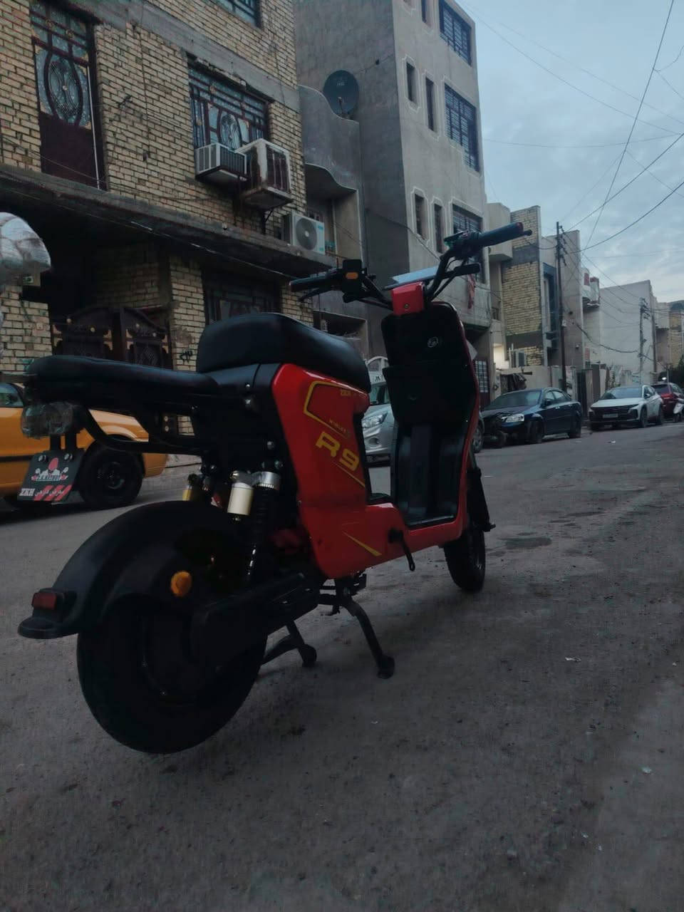 السلام عليكم اخوان دراجه شحن اخت الجديده استعمال قليل لزكات الشركه ونايلون الشركه بعده بيها بايدرات وامبي ثري وسماعات ومرايات بعدهن ما شادهن كلها شغاله مكاني بغداد حي القاهره السعر 425 وبخدمه الشراي   ***********
