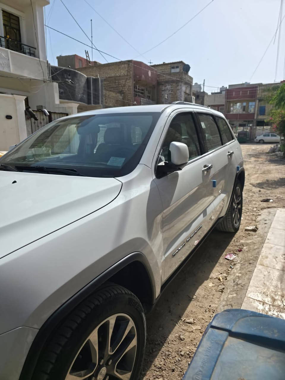 السلام عليكم .. للبيع مستعجل
للبيع جيب ٢٠١٨ خليجي لمتد بلاص  
حادثها موضح بلسونار
مواصفات ١/١
سيارة جداً نظيفة 
رقم بغداد انكليزي باسمي
المواصفات :-
١- بصمة تشغيل + ابوب 
٢-فتحة ( بنوراما )
٣-شاشة كبيرة +شاشات خلفية + دمام خلفي بلادي
٤- فور ويل ( ماوس ) 
٥-فول تحكم ستيرن 
٦- شفتات ستيرن 
٧- كامرة + حساسات + رادار خلفي
٨-دبل هوك امامي وهوك خلفي
٩-لايت لد امامي +بخاخات غسيل مازدات
١٠- محرك ٦ سلندر 
١١- ماشية ٦٦ الف 
وباقي المواصفات المعروفة للجيب 
عنواني بغداد الشعب
مستعجل ع بيعتها  ب ٢٤٠
بأسمي
***********
