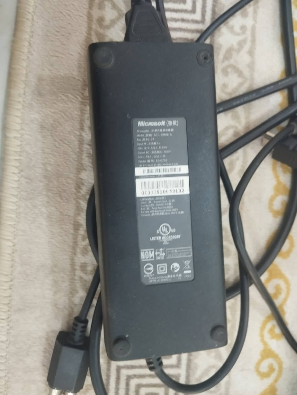 سلام عليكم اكس بوكس 360للبيع. جهاز نضيف وباله اصلي. مامفتوح. غراض كامله. جوستياكات 2وحده اصليه وثانيه واير.  هارد. بي 30 لعبه. 
سعر. 120. 
مكان ديوانية. حي حضاره. 
استفسار ***********
