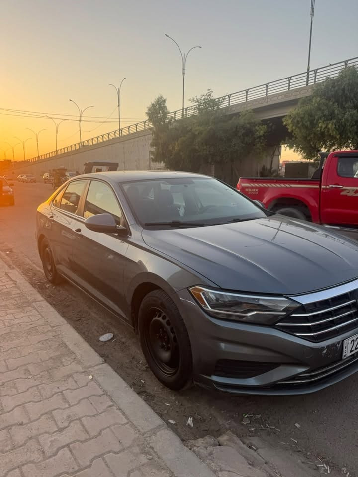 Volkswagen jett. 2019 S
السلام عليكم ٫ للبيع فقط

السياره( گير عادي )

السيارة مواصفات الs معروفة : 

-- المصابيح الاماميه والخلفية led و auto 

-- شاشة وكامرة خلفية والشاشة تدعم نظام apple carplay و android auto و mirror link

-- نظام atuo start stop engine 

-- مودات قيادة ايكو 

-- مداخل type c عدد 2 

-- نظام تثبيت السرعة 

-- نظام الاوامر الصوتية  

-- نوافذ امامية وخلفية auto

-- الحادث :

السيارة وارد كندي حادثها فقط دعامية نازلة ونفسها مكعديها 
العنوان كركوك حي العسكري 
السعر 112 بيها مجال قليل 
سياره ولا مسج 
سبير وجطلات كاملة  
***********
سياره دبل سويج 
دفتر بنزين 
شرط بدون تكحيل 
شرط كلشي بلادي حته بلكات نوزلات كلها ع بلاد
