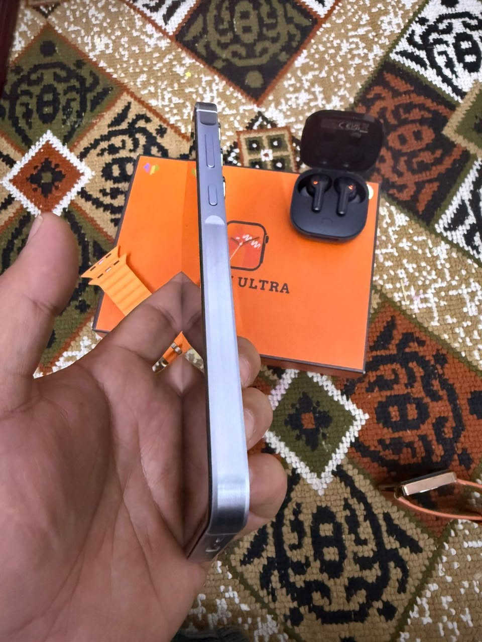 سامسونك5G .A55 ستخدام قليل نضافه 100% ذاكره 256 العشوائيه 8 ويا ساعه ابل كوبي اصلي ويا يربود اصلي وملحقات
السعر 300مكان بغداد ***********
